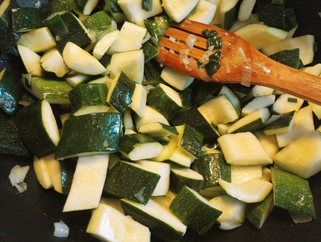 Budinca de zucchini cu branza proaspata de capra