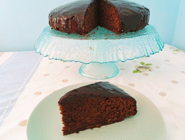 Tort negresa cu gem de caise si glazura de ciocolata