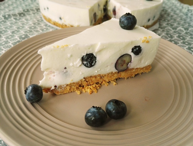 Prajitura racoroasa fara coacere cu afine si iaurt